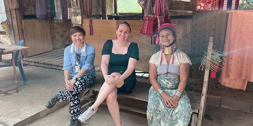 Michelle und eine Frau vom Stamm der Long Neck