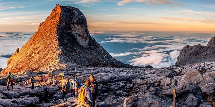 Sonnenaufgang auf dem höchsten Berg Borneos. , Berg Kinabalui