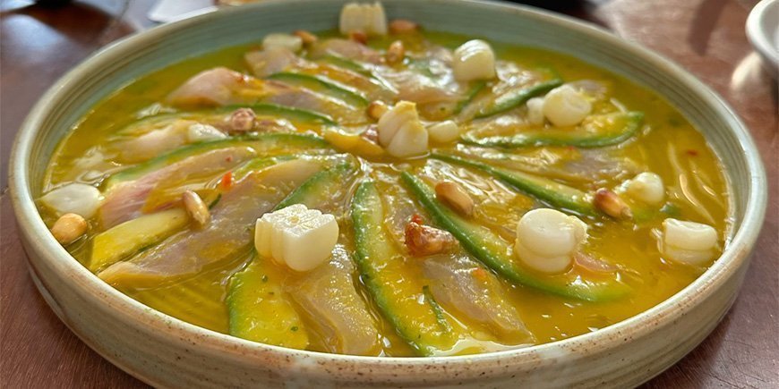Ceviche serviert auf einer Gourmet Food Tour in Lima, Peru
