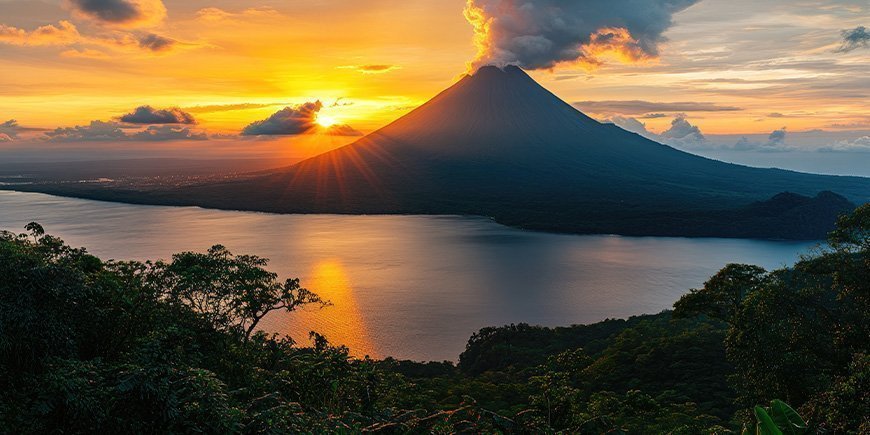 Sonnenuntergang über dem Vulkan Arenal, Costa Rica