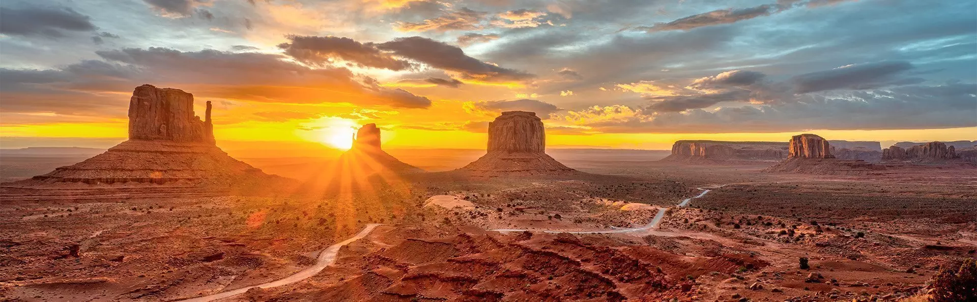 Sonnenaufgang im Monument Valley in Arizona, USA
