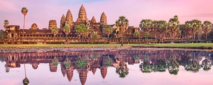 Wasserspiegelung von Angkor Wat in Kambodscha