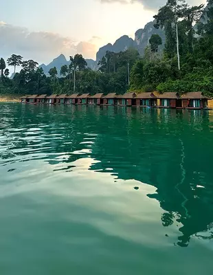 Bungalows am Chiao-Lan-See, im Nationalpark Khao Sok.