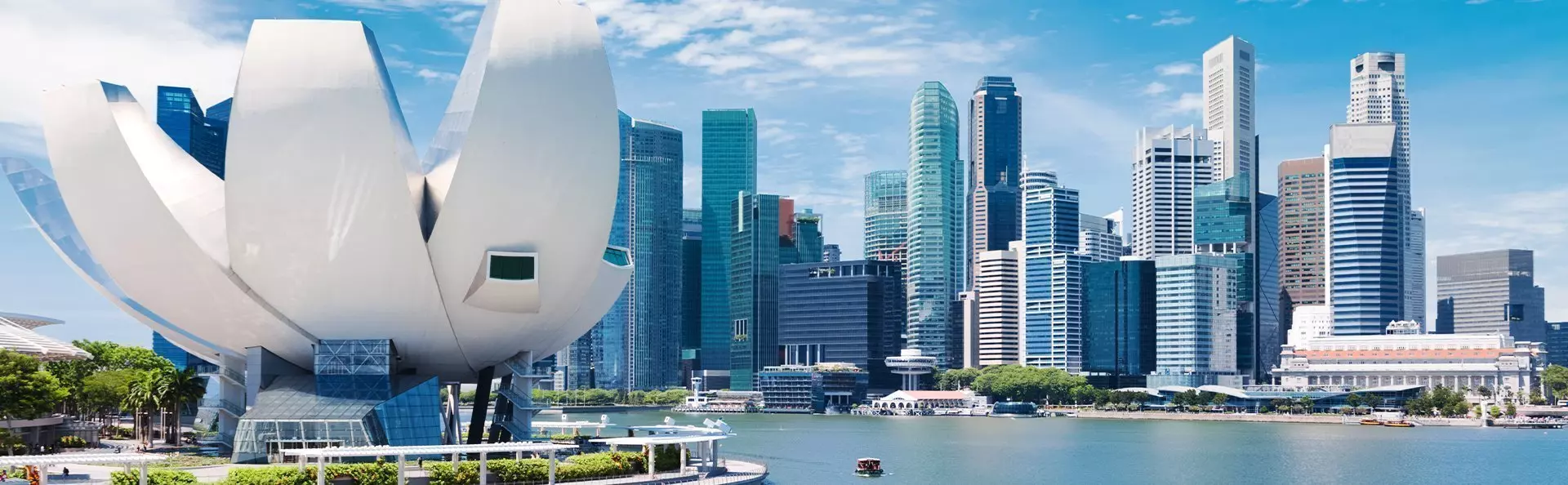 Skyline von Singapur an einem sonnigen Tag