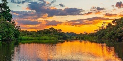 Sonnenuntergang über dem Amazonas