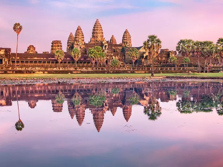 Wasserspiegelung von Angkor Wat in Kambodscha
